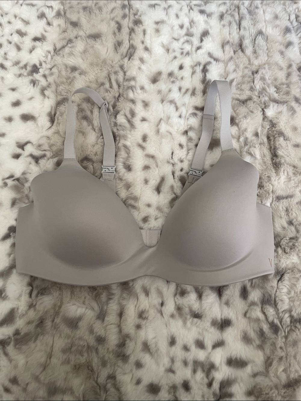 Victoria's Secret Infinity Flex Lightly Lined Wireless Plunge Bra in Gray 34C